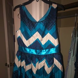 NEW WITH TAGS blue chevron dress size kids 16